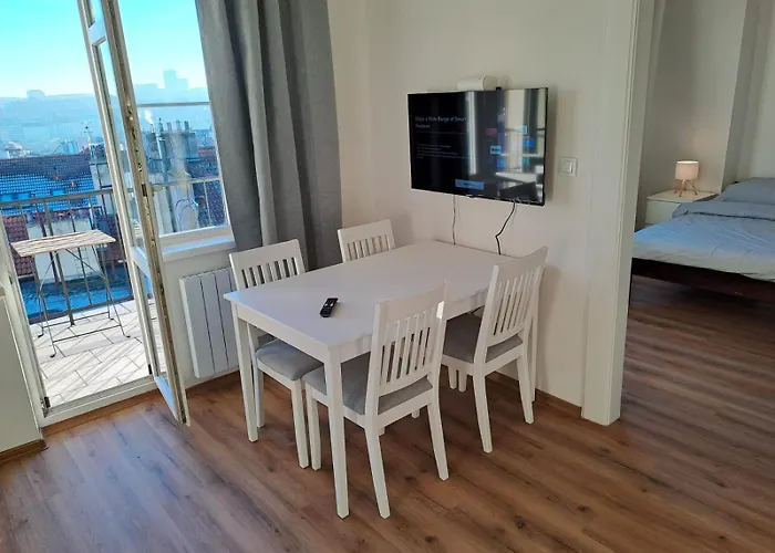 Skyline Terrace Flat